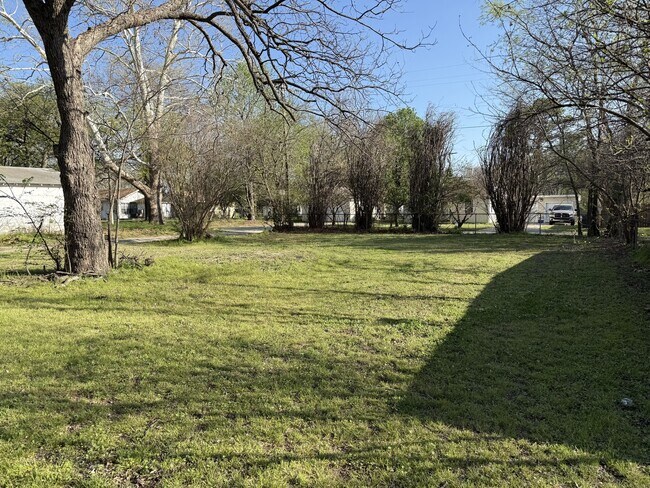 Building Photo - 524 Carter St SE