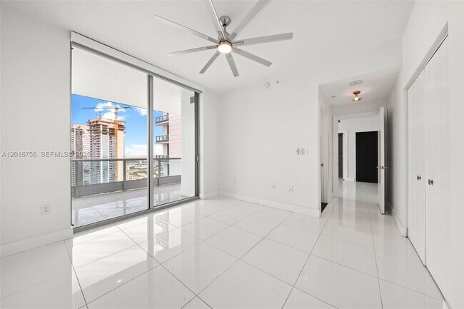 Building Photo - 900 Biscayne Blvd