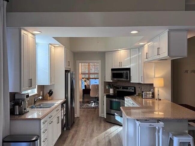 Building Photo - 393 Kelsey Park Dr