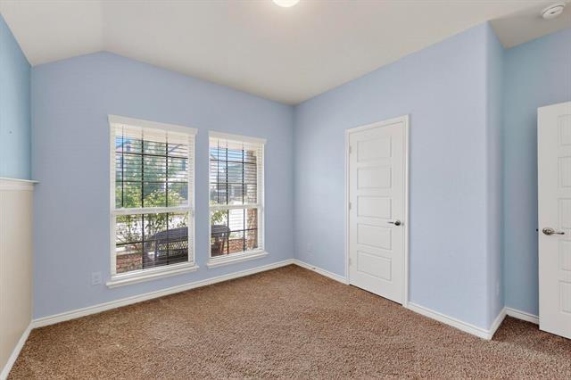 Building Photo - 222 Red Oak Dr