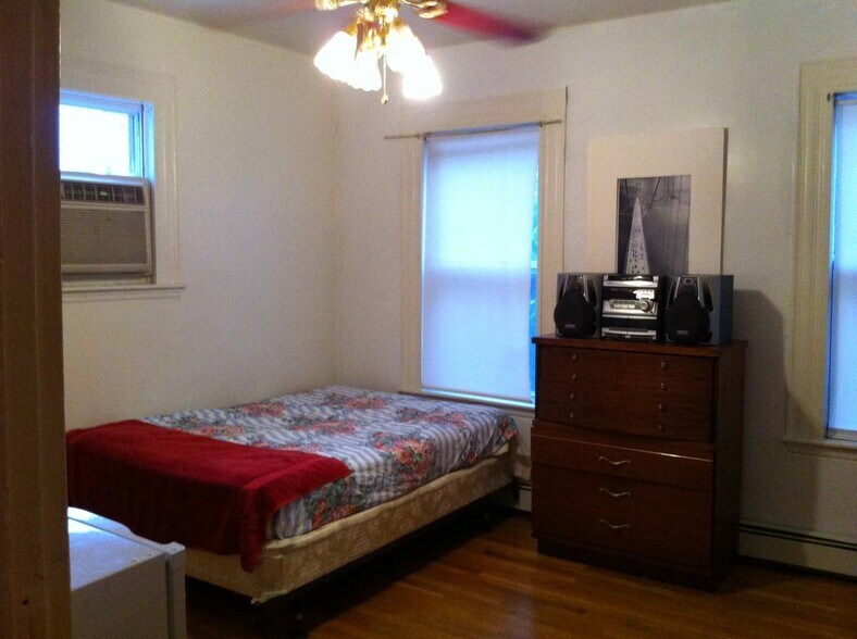 Building Photo - 31 Seattle St