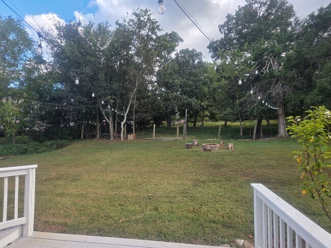 Building Photo - Beautifully remodeled home in LaVergne