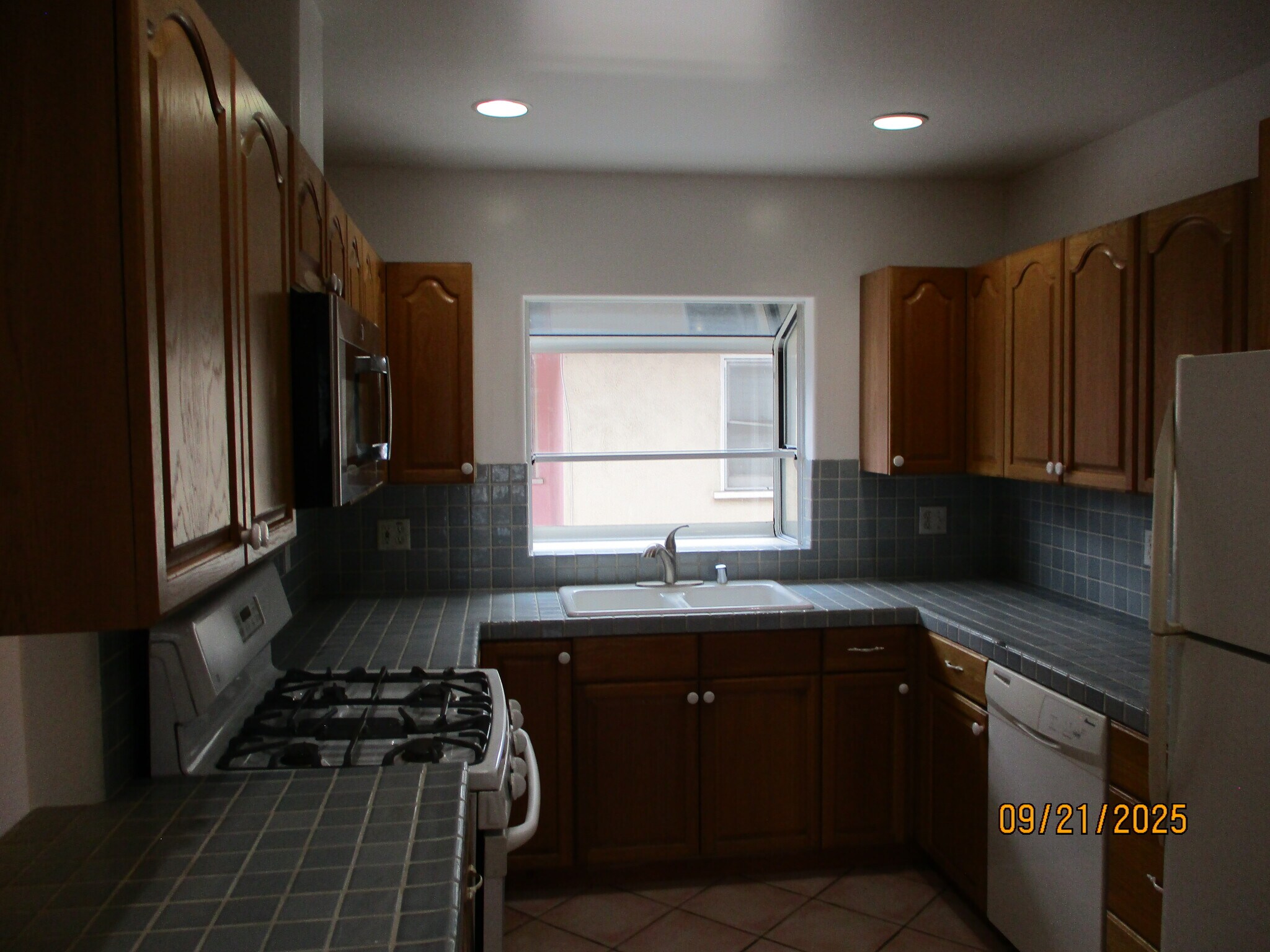 Building Photo - 4400 Overland Ave