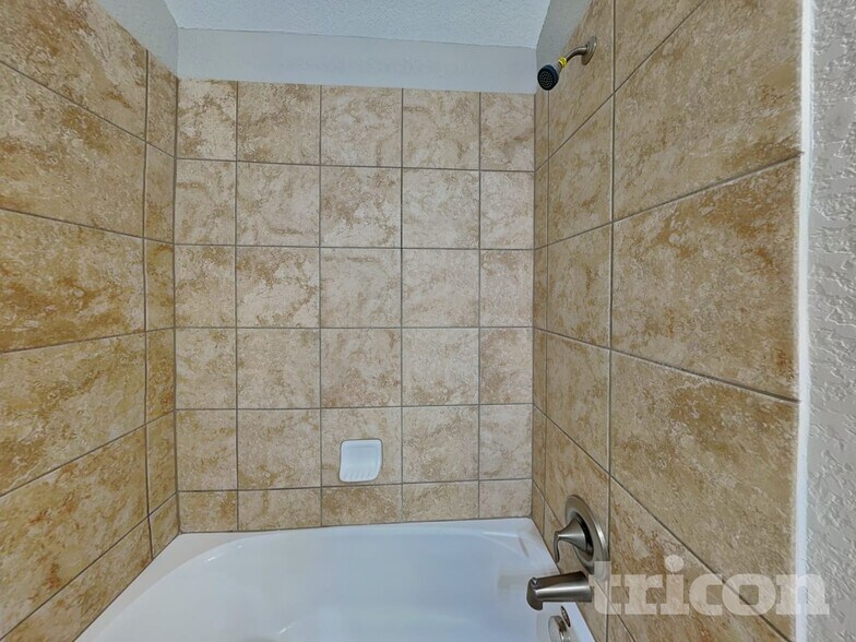 Building Photo - 584 Saddlehorn Way