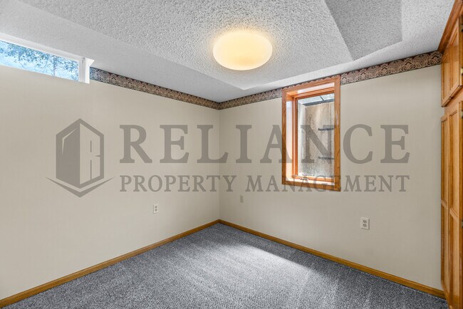 Building Photo - 3052 S Bonn Ave