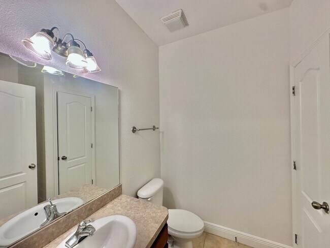 Building Photo - 2926 SW 35th Pl