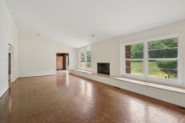Building Photo - 18 Dorison Dr