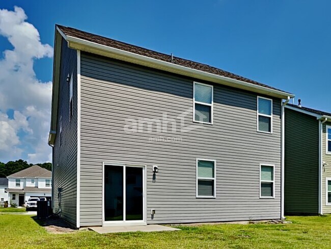 Building Photo - 525 Lateleaf Dr