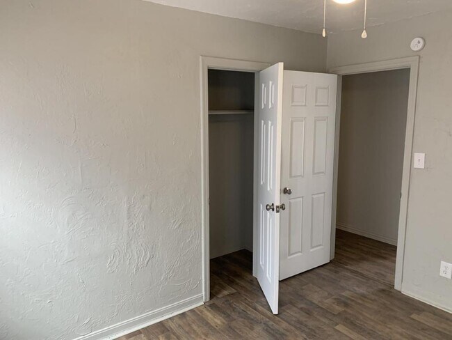 Building Photo - 1600 E Madison St