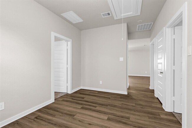 Building Photo - 38710 Yellowstone Dr