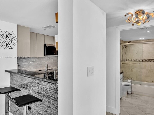 Building Photo - 650 West Ave