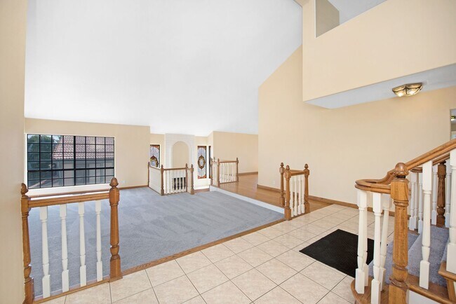 Building Photo - Panoramic Majesty