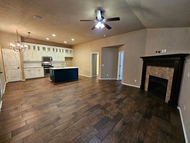 Building Photo - (3) Bed/(2) Bath in SW Moore Avail Early June!