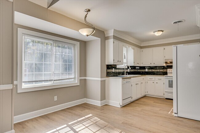 Building Photo - 238 Cavalier Dr