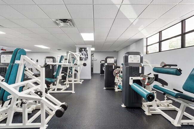 Building Photo - 600 Parkview Dr