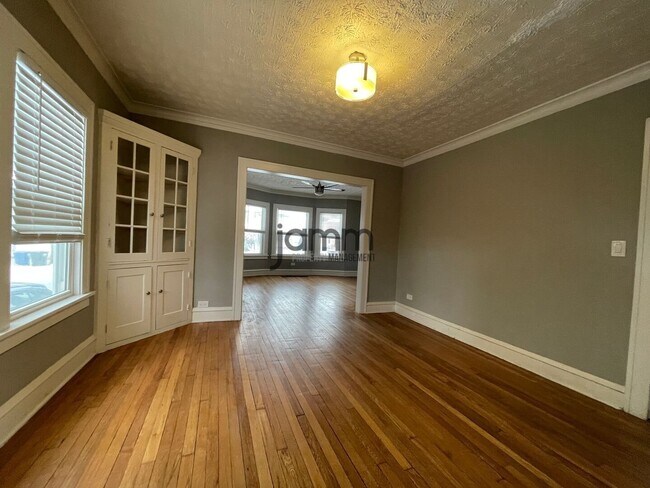Building Photo - 2121 Carabel Ave