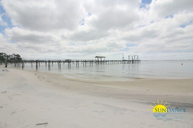 Building Photo - Efficient Solar 4-Bedroom Home in Navarre’s La Fontaine Gated Community with Deeded Beach Access!