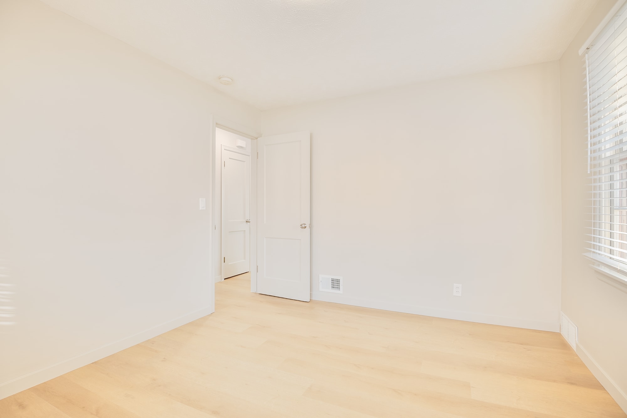 Bedroom - 4620 Davenport St