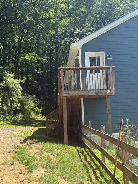Building Photo - 3911 Dogwood Ln