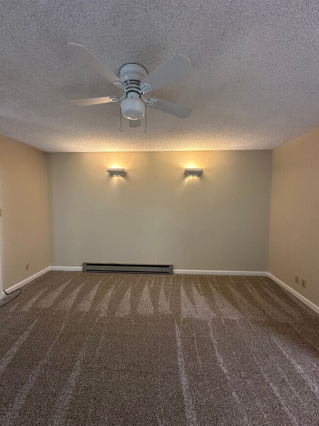 Building Photo - 2 bedroom, 1 bath condo in Mountain View