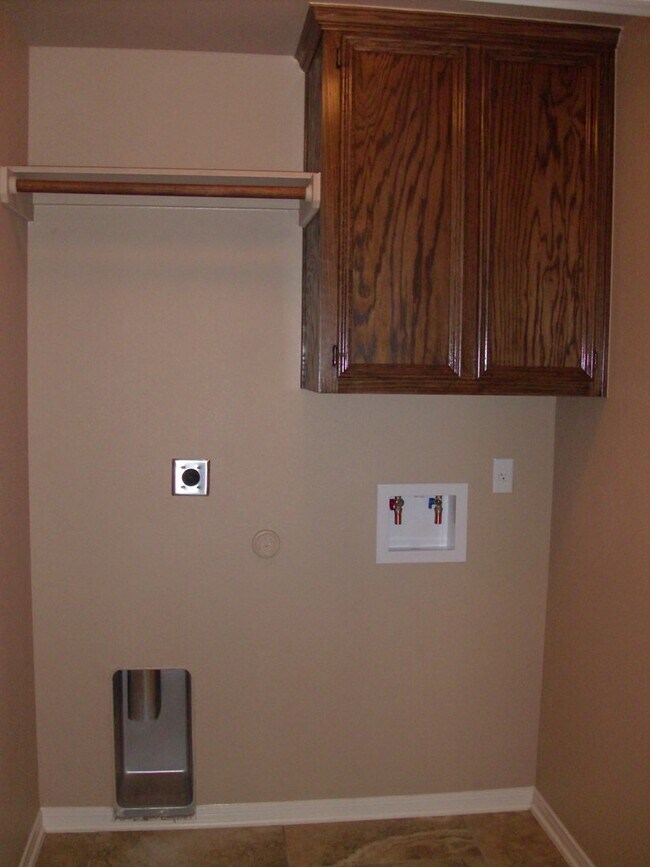 Building Photo - Gorgeous 2 bed/2 bath near Bunny Trail in ...