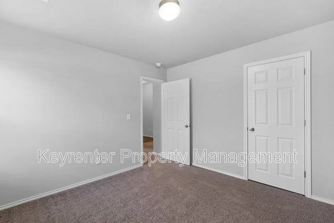 Building Photo - 1504 Chuck Wagon Dr