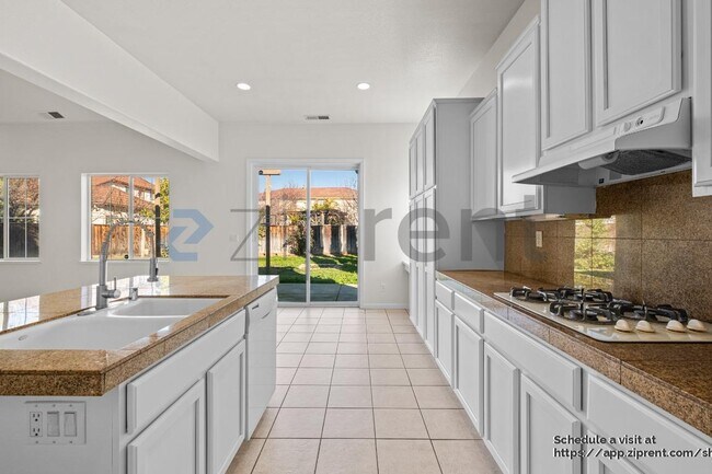 Building Photo - 155 E Heritage Dr