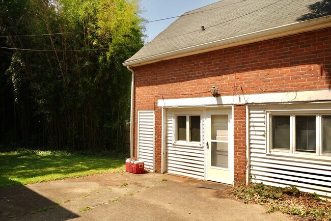 Building Photo - 109 Piedmont Ave N