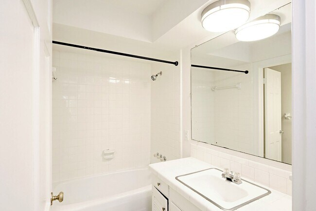 Building Photo - $1,000 Off 1st Month's Rent - Pet-Friendly Near Shops at Stonefield