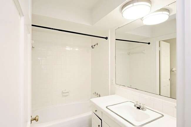 Building Photo - Move-in Ready & Pet-Friendly Rental Near Shops at Stonefield