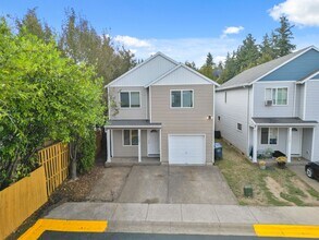 Building Photo - 4 bed, 2.5 bathroom House available ($500 ...