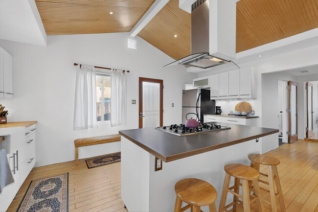 Building Photo - 1640 Stanford Dr SE