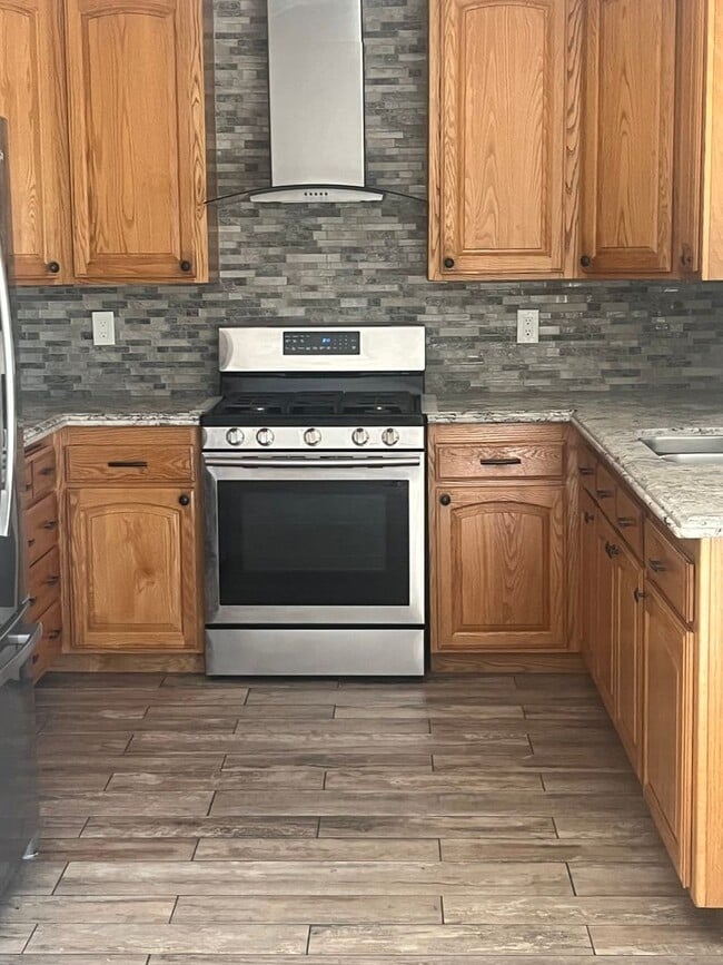 Building Photo - 2 Story Home for Rent in North Oxnard