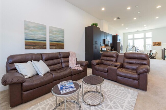 Building Photo - 1302 N Capitol Ave