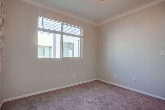 Building Photo - Beautiful 4 Bedroom Townhome! Built in 202...