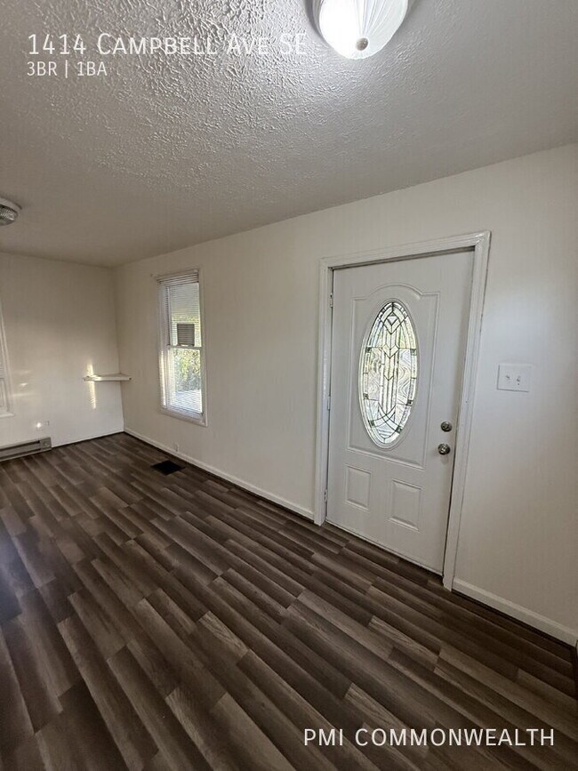 Building Photo - 1414 Campbell Ave SE