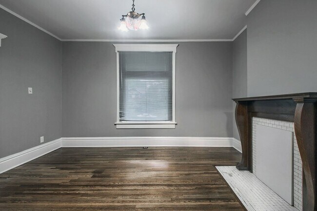 Building Photo - 2091 Summit St