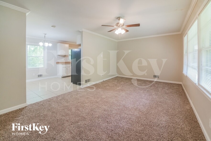 Building Photo - 1098 Holly Cir