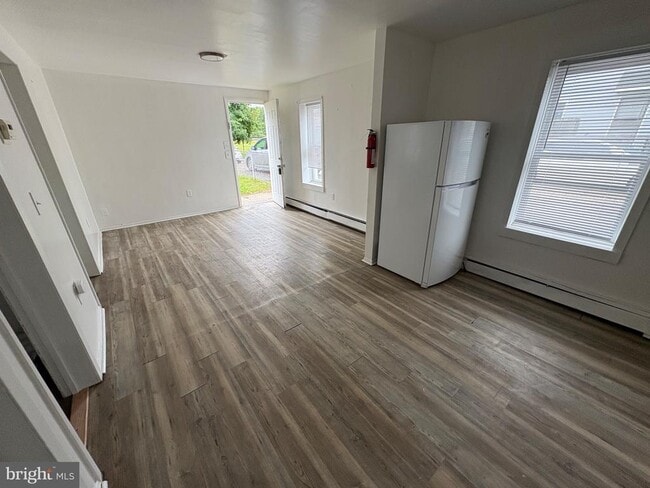 Building Photo - 120 E Main St