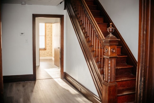 Building Photo - 352 S Catherine St