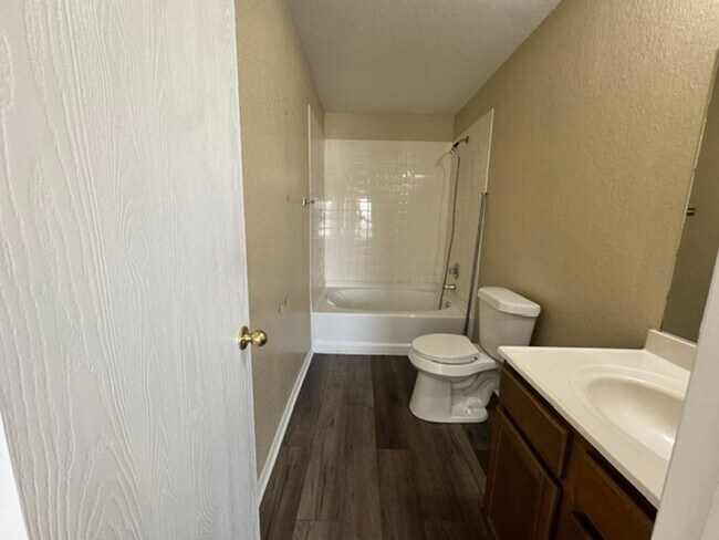 Building Photo - 10719 Shaenmeadow