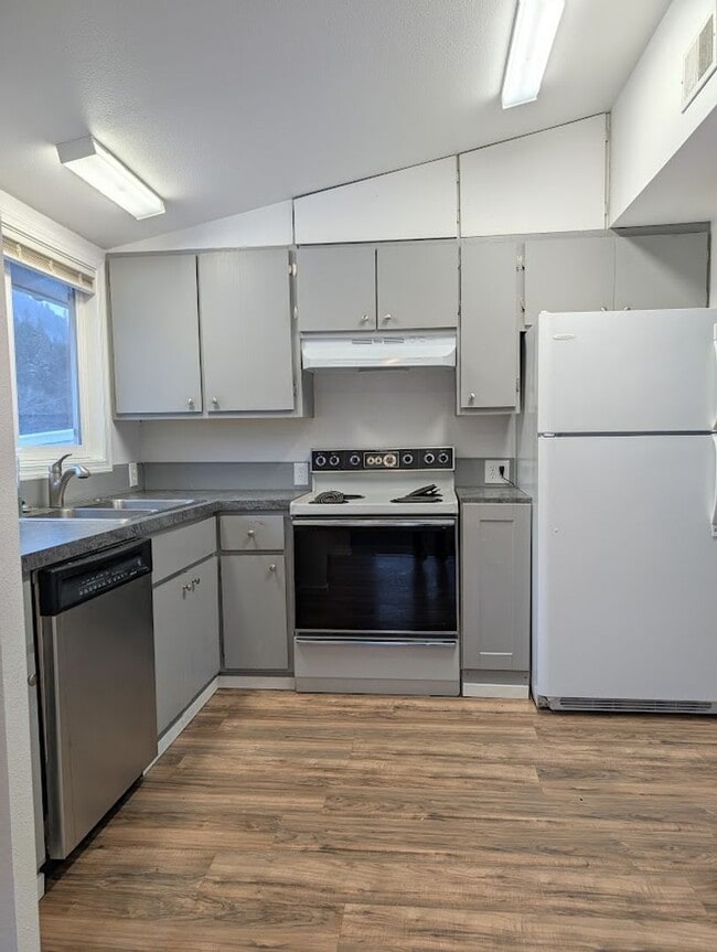 Primary Photo - Dog-Friendly Orofino House