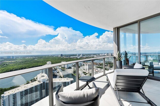 Building Photo - 15701 Collins Ave