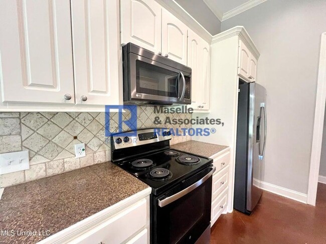 Building Photo - 3 bedroom/2 bath house in 042 Brandon!