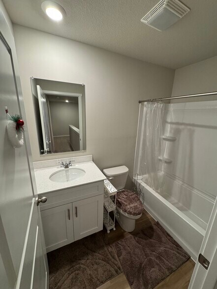 Building Photo - 1603 NE Crossing Oaks Ln