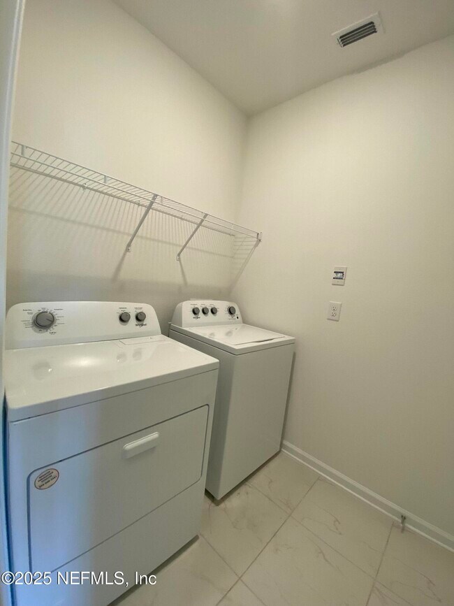 Building Photo - 214 Water Elm Walk