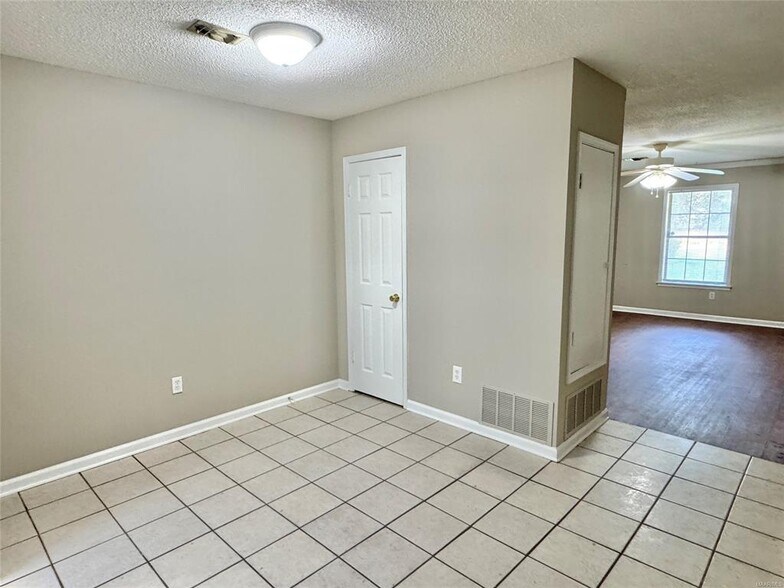 Building Photo - 116 Hargis Dr