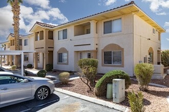 Building Photo - Scenic View Community two-story townhouse ...