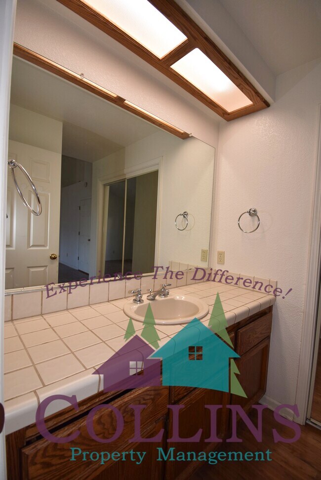 Building Photo - 505 Adriana Pl