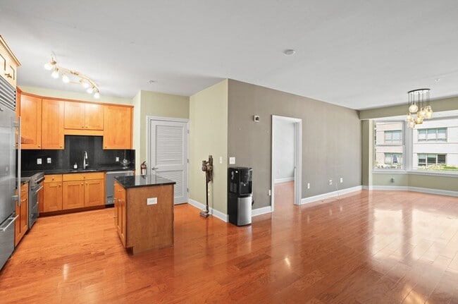 Building Photo - JJperi